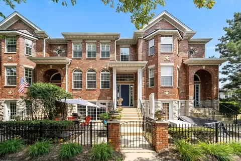 2640 Blakely Ln, Naperville, IL 60540
