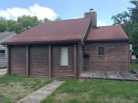 202 Crystal Lake Dr, Urbana, IL 61801