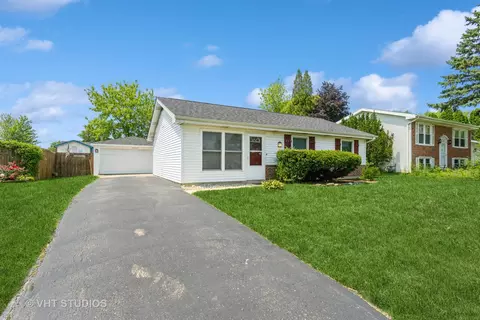 215 Lafayette Dr, Bolingbrook, IL 60440
