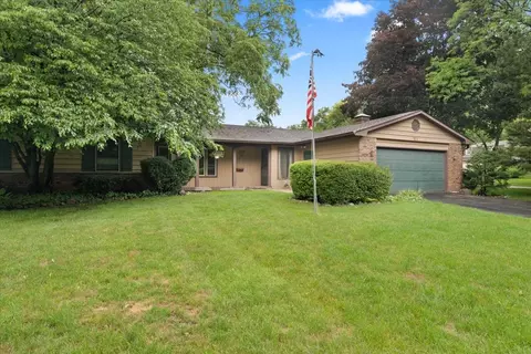 521 S Dymond Rd, Libertyville, IL 60048
