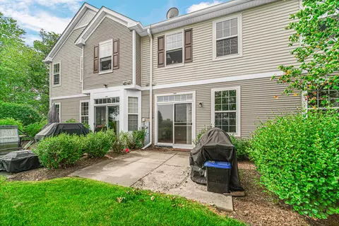 1405 Millbrook Dr, Algonquin, IL 60102 photo 8