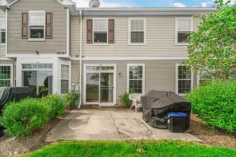 1405 Millbrook Dr, Algonquin, IL 60102 photo 7