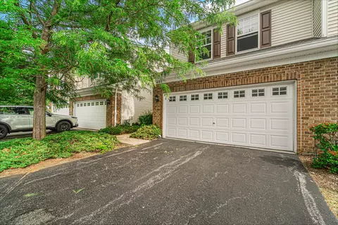1405 Millbrook Dr, Algonquin, IL 60102 photo 3