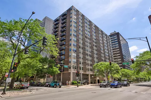 3033 N Sheridan Rd #M2, Chicago, IL 60657