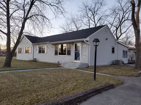 3210 Thornberry Ln, Glenview, IL 60025