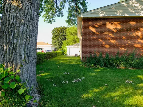 301 Crescent Dr, Wheeling, IL 60090 photo 7