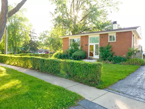 301 Crescent Dr, Wheeling, IL 60090