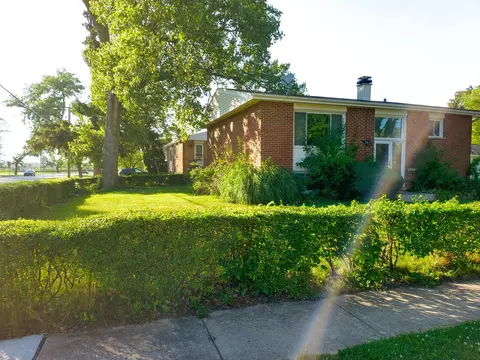 301 Crescent Dr, Wheeling, IL 60090 photo 6