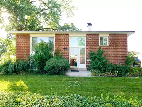301 Crescent Dr, Wheeling, IL 60090 photo 2