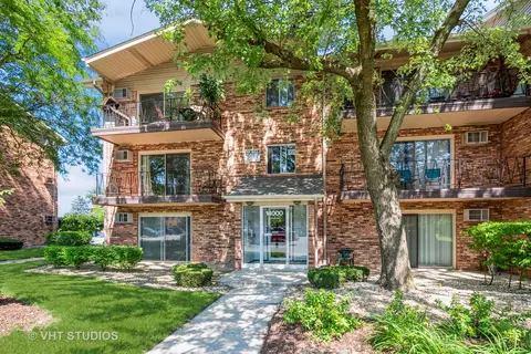 14000 Waterbury Dr #1004, Crestwood, IL 60445