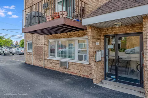 9852 Lawrence Ct #1N, Schiller Park, IL 60176