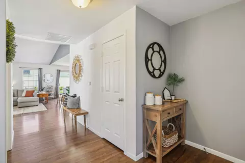 702 Corey Ln, Champaign, IL 61822 photo 4