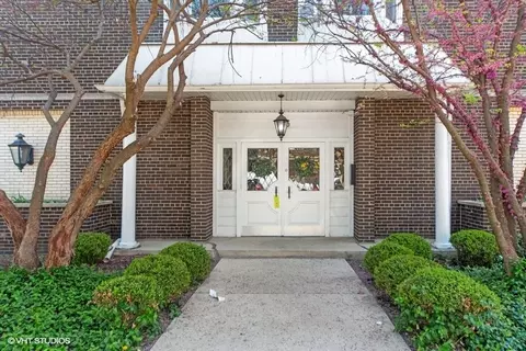 150 S Oak Park Ave #406, Oak Park, IL 60302
