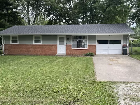 413 Standish Dr, Bloomington, IL 61704