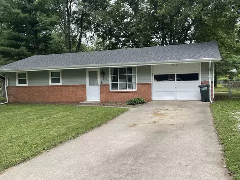413 Standish Dr, Bloomington, IL 61704 photo 2