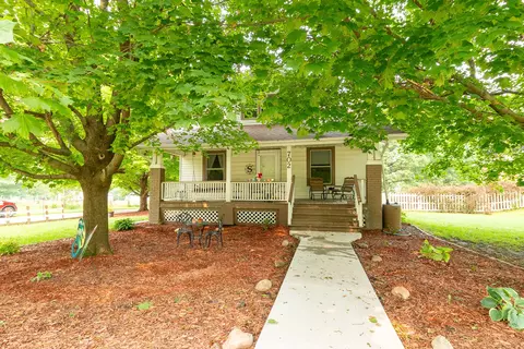 702 N Main St, Saybrook, IL 61770