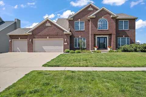 12 Deerfield Ct, Bloomington, IL 61705