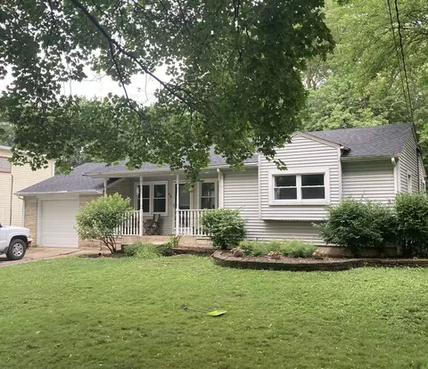 40 Park St, Oswego, IL 60543