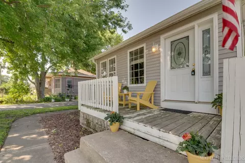 312 N Main St, Earlville, IL 60518