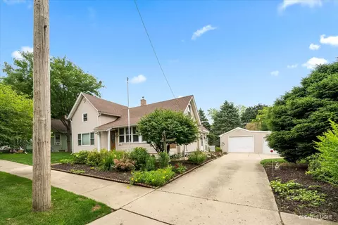 306 E 1st St, East Dundee, IL 60118 photo 2