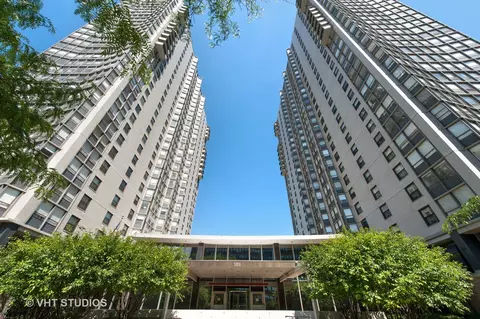 5701 N Sheridan Rd #27B, Chicago, IL 60660