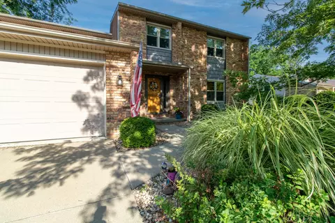 1210 Kim Dr, Bloomington, IL 61704