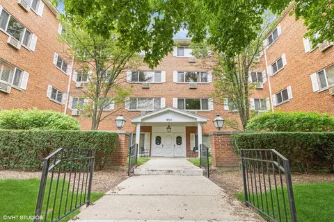 950 Washington Blvd #208, Oak Park, IL 60302