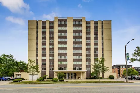 141 N La Grange Rd #302, La Grange, IL 60525