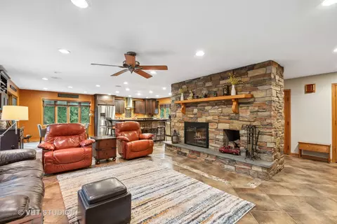 914 Forest Dr, Elgin, IL 60123 photo 7