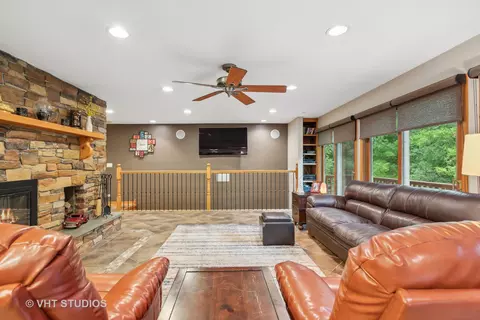 914 Forest Dr, Elgin, IL 60123 photo 6