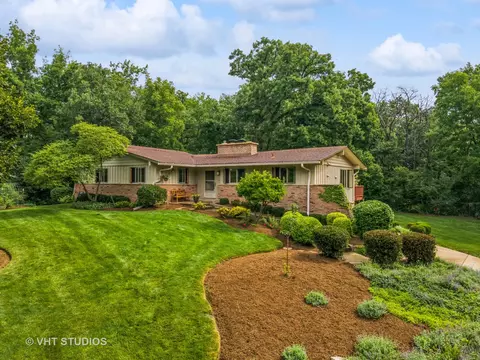 914 Forest Dr, Elgin, IL 60123 photo 2