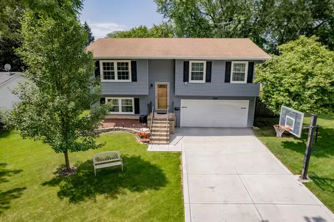 2300 Candleberry Ln, Aurora, IL 60506