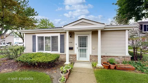 1554 Cove Dr #245A, Prospect Heights, IL 60070