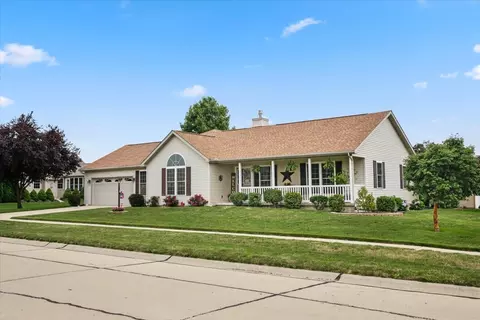 1801 Finch Dr, Mahomet, IL 61853