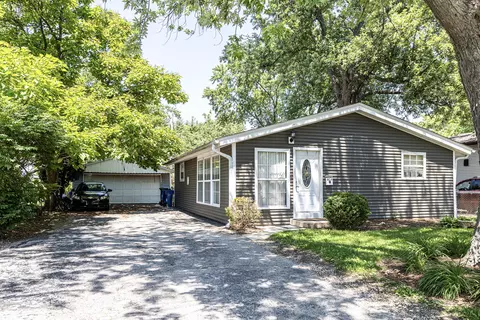 614 Santa Fe Ave, Carpentersville, IL 60110