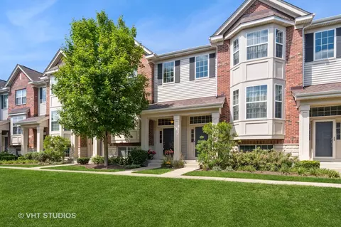 2909 Henley Ln, Naperville, IL 60540