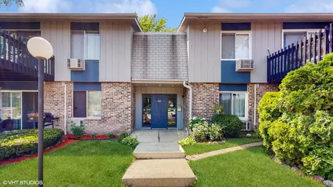 942 E Old Willow Rd #104, Prospect Heights, IL 60070