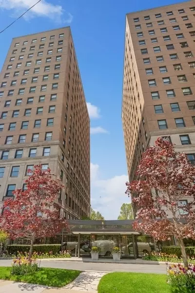 3740 N Lake Shore Dr #14A, Chicago, IL 60613