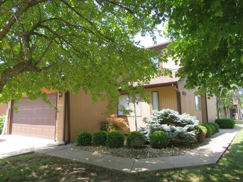 1321 Dresden Dr #D, Morris, IL 60450