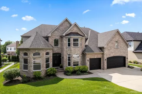 164 Michigan Dr, Bloomingdale, IL 60108