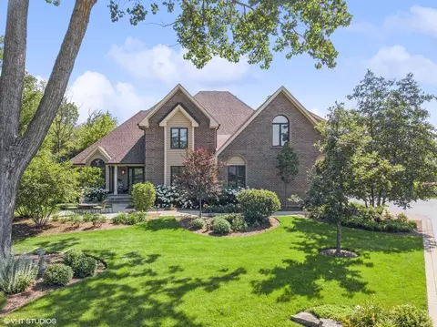 2343 Huntington Lakes Dr, Libertyville, IL 60048