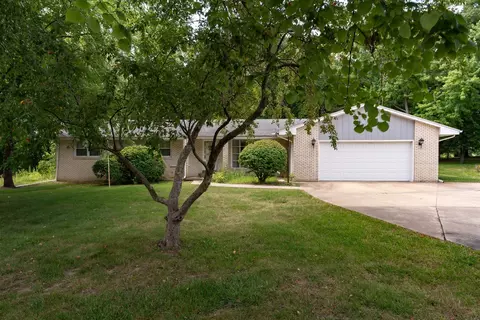 9532 N 1900 East Rd, Bloomington, IL 61705