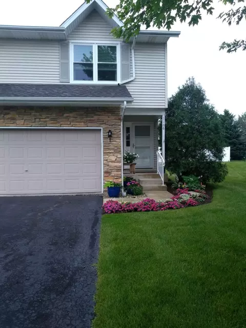 1106 Rose Dr, Sycamore, IL 60178