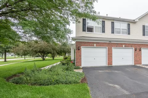 1921 Crestview Cir #1921, Romeoville, IL 60446