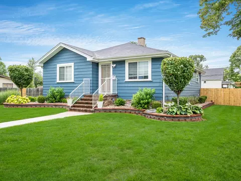 120 W 150th St, Harvey, IL 60426