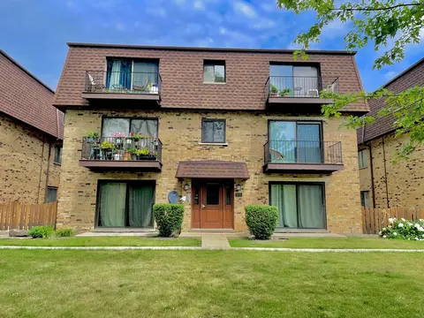 9709 Bianco Ter #A, Des Plaines, IL 60016