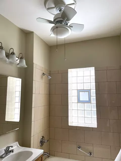 5237 W Cullom Ave, Chicago, IL 60641 photo 6