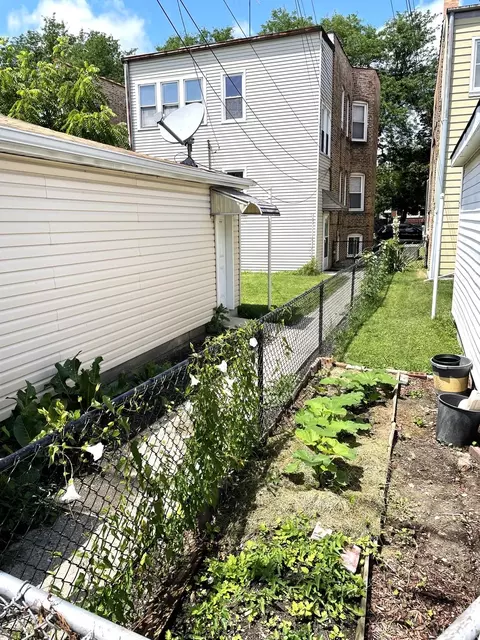 5237 W Cullom Ave, Chicago, IL 60641 photo 5