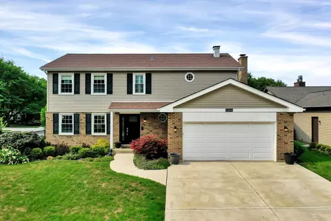 1104 E Oxford Ln, Arlington Heights, IL 60004
