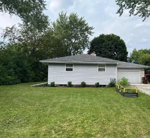 3847 E Lakeview Dr, Kankakee, IL 60901